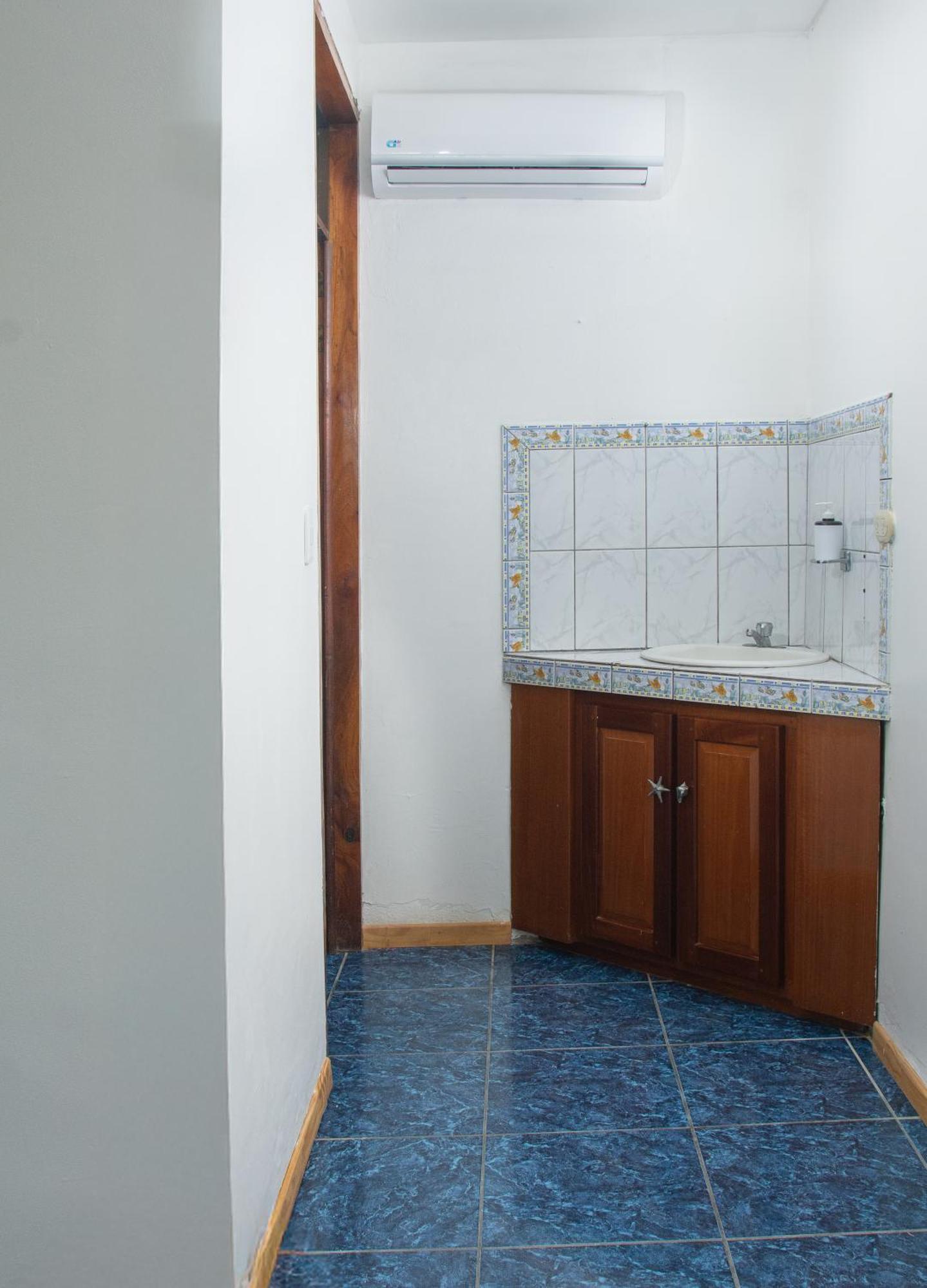 La - Hostel *